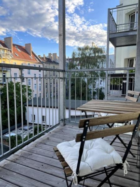 Newly renovated apartment in ideal location